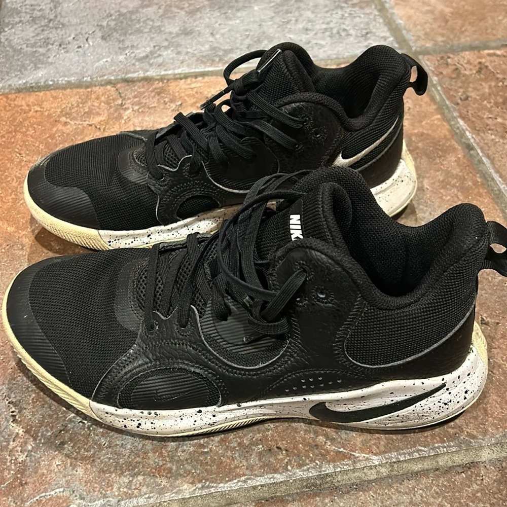 Nike sneakers size 7.5